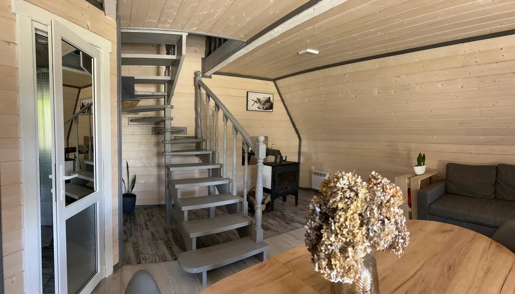 Дом А-Фрейм на берегу реки