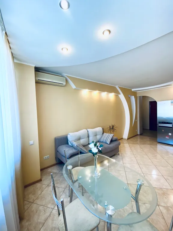 Квартира у центральной площади рядом с набережной