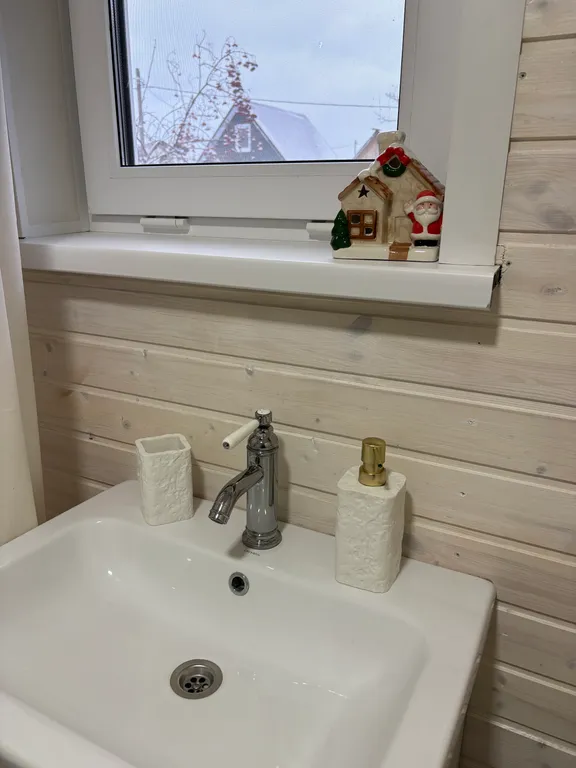 Сказочный А-фрейм с отдельной баней из липы в заповедном лесу