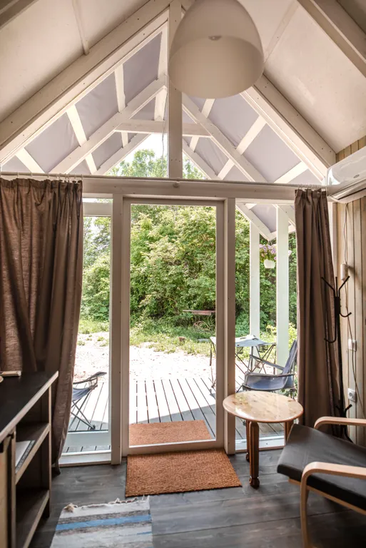 Уютный эко-дом у горной речки