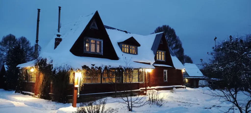 Просторный дом с баней в тихой деревушке у реки