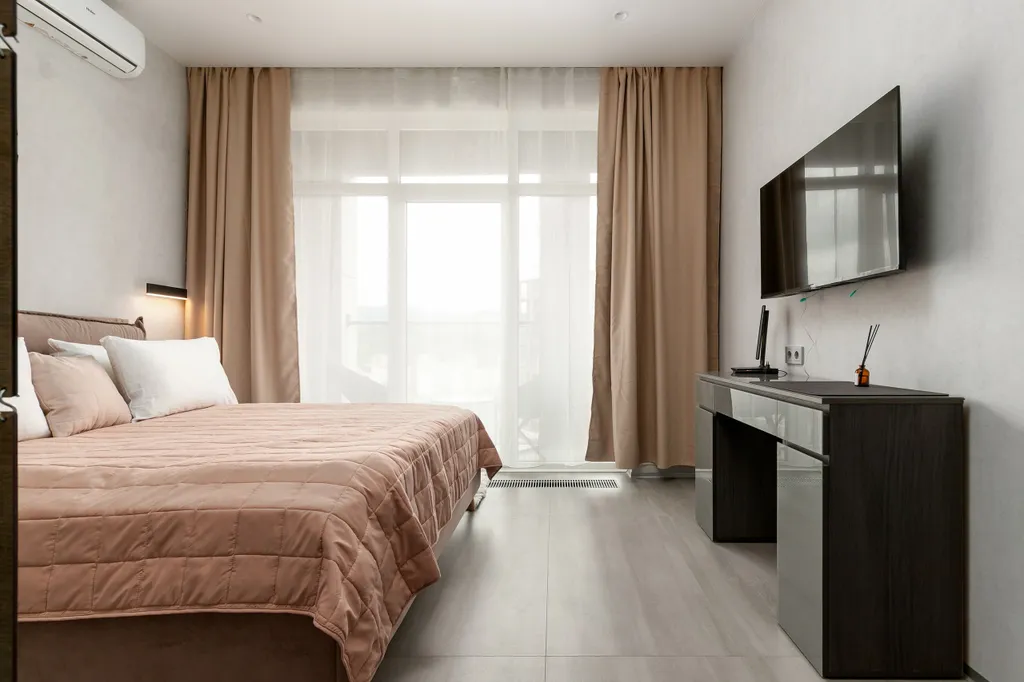 Большая современная студия у моря с видом на горы