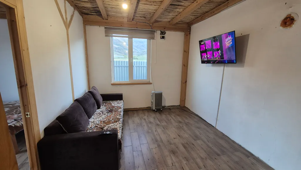 Домик с камином в горах