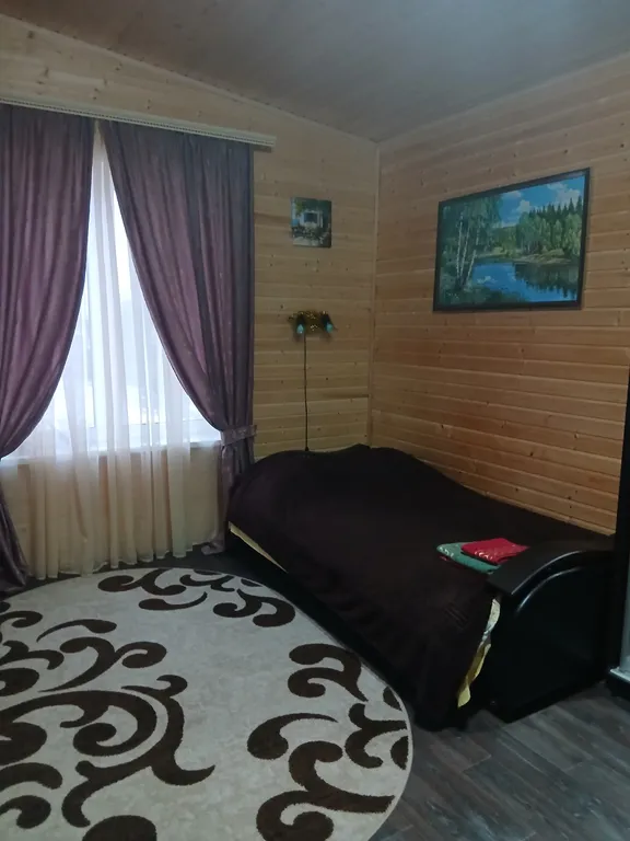 Часть дома рядом с озером