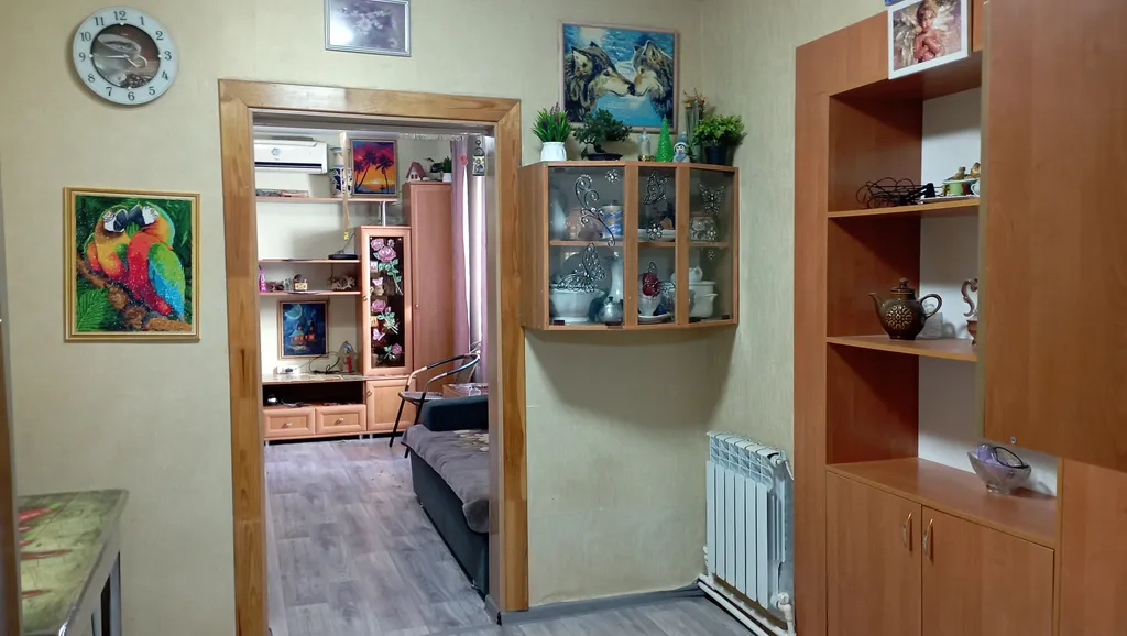 Дом вдоль аллеи