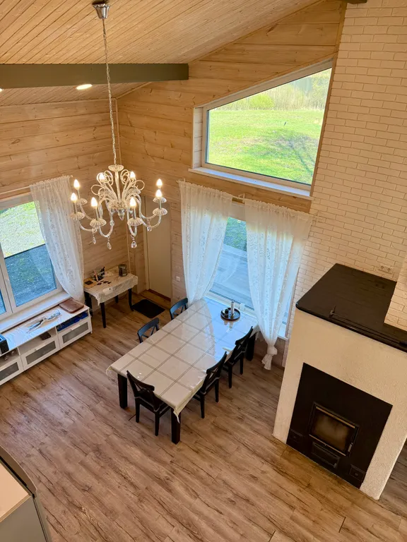 Домик с озером