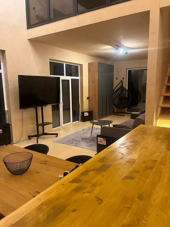 Барнхаус на берегу реки Кундыш