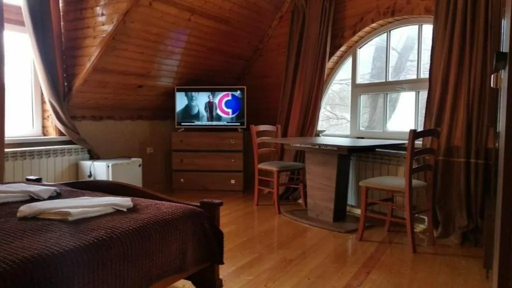 Семейная  деревянная, мансардная студия