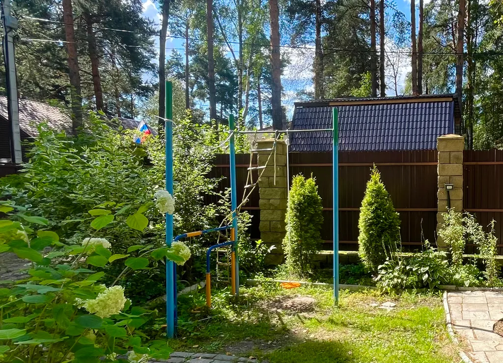 Дом с олененком и гортензиями