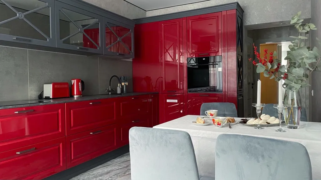 Стильная двушка с яркой кухней