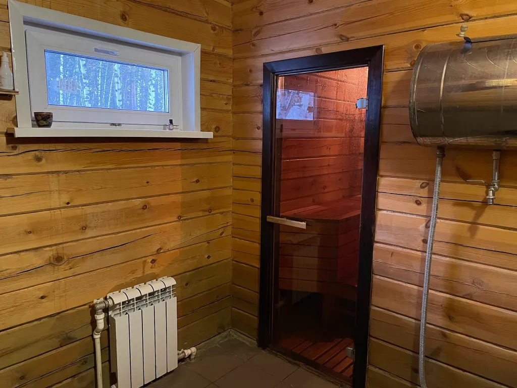 Сказочный дом в лесу