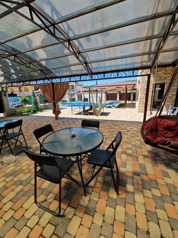 Комфортабельный двухкомнатный  номер с кухонной зоной