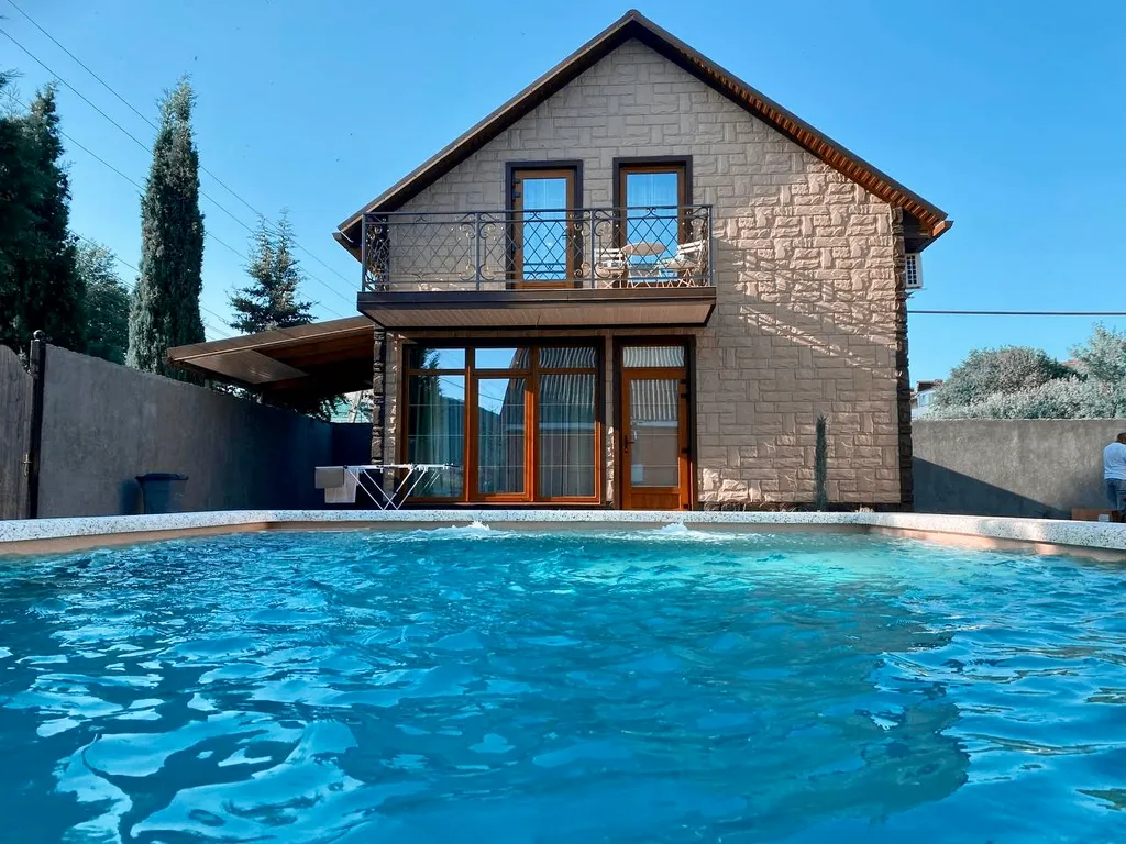 Коттедж «Семейный с видом на горы» — аренда посуточно в Архипо-Осиповка