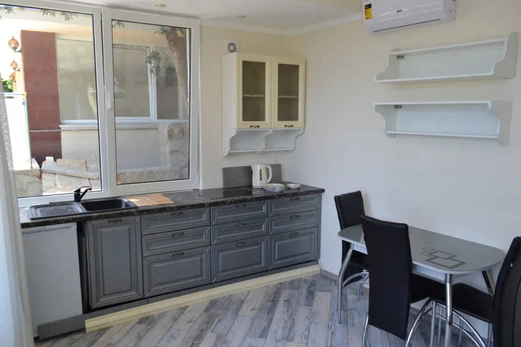 Апартамент с видом на море и отдельной спальней 202