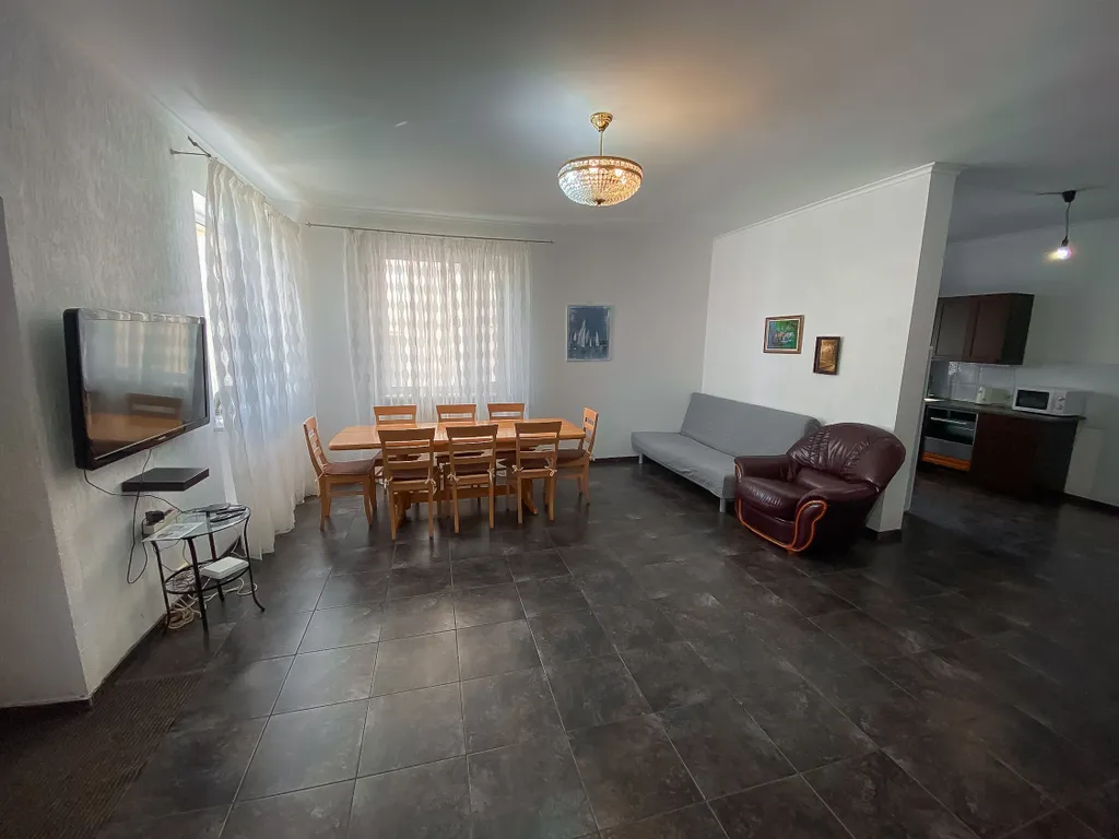 Частный дом с видом на море возле Ялты