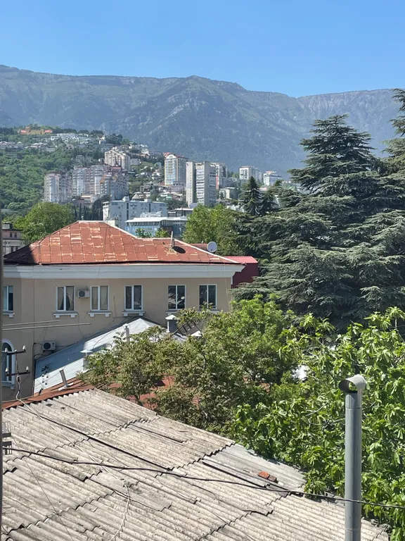Современная и чистая квартира в центре с видом на горы и Ялту