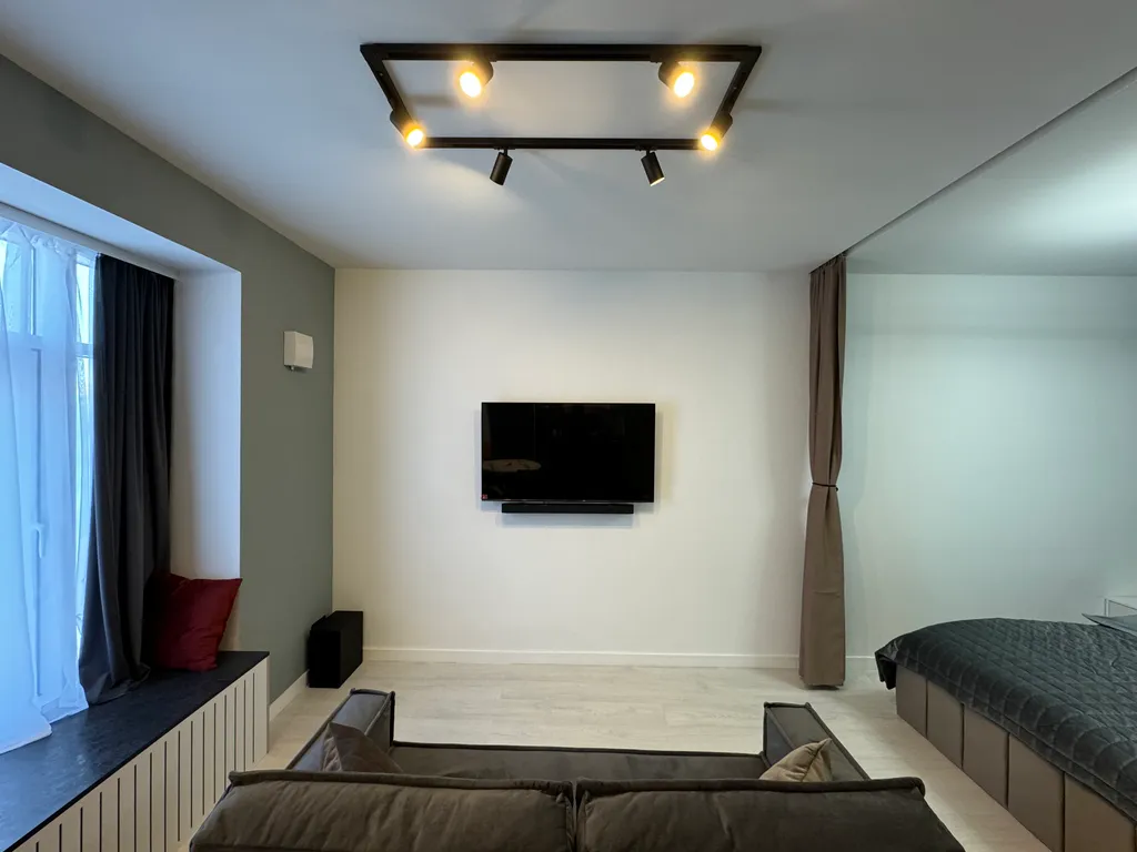 Апартаменты-студия в центре города в новом дoме бизнec-клаcса