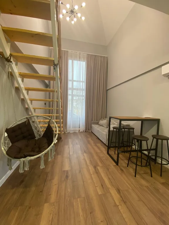 Двухуровневые апартаменты рядом с Цирком