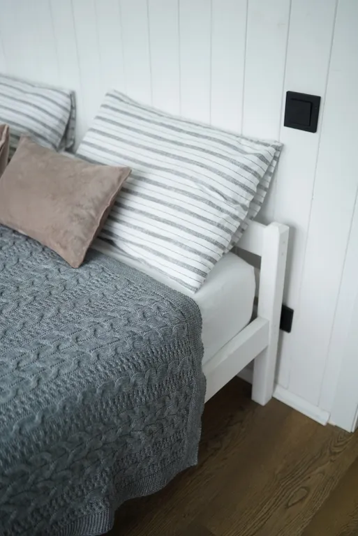 Домик на Новогодние праздники с панорамными окнами в лесу