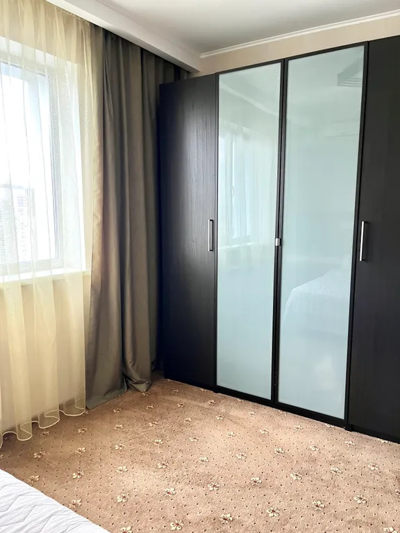 Изолированная двухкомнатная в центре города рядом с метро и ТЦ