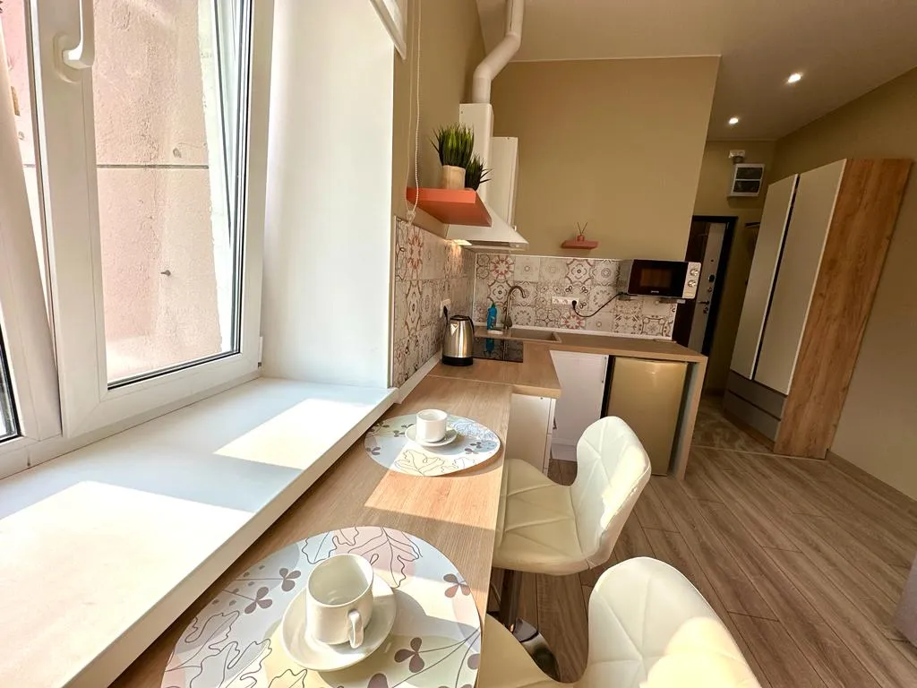 Апартамент с двумя окнами в топовой локации рядом с морем