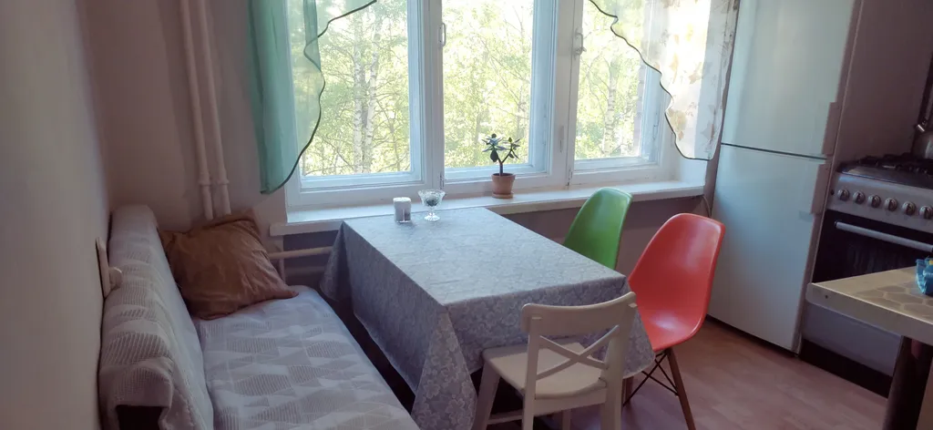 Тихий отдых в зелёном районе, просторная и светлая квартира