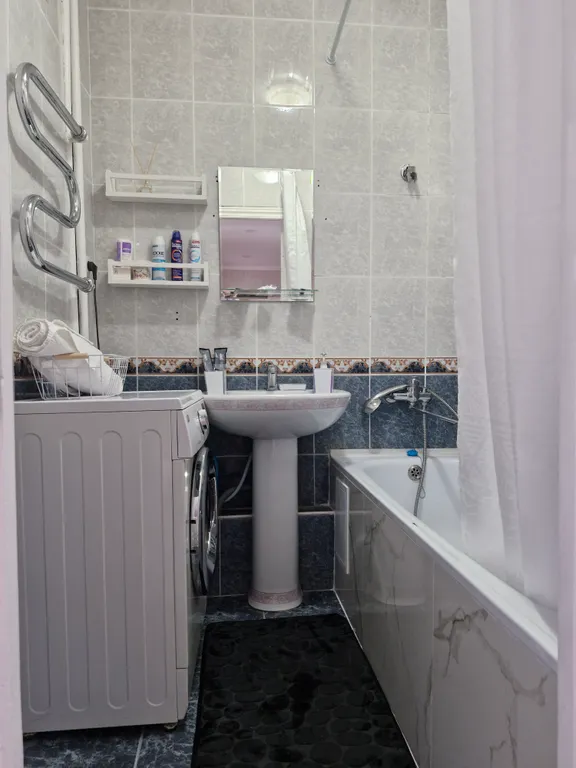 Квартира Трёхкомнатная квартира, удобное расположение! 3 отдельные комнаты. — Владикавказ