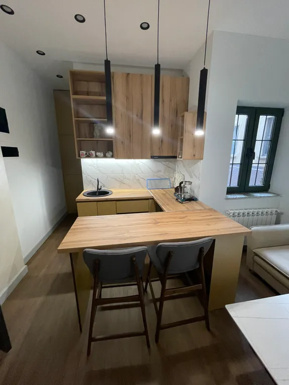 Студия Золотоe Aygestan plaza