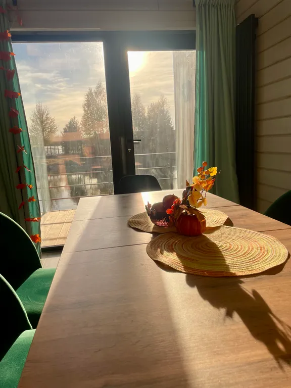 Дом с террасой с выходом на озеро