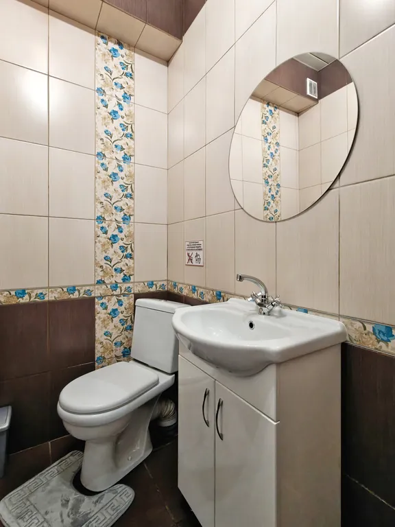 Дом с видом на монастырь