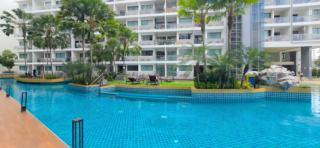 Комфортная квартира с выходом в бассейн