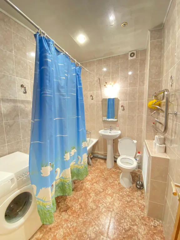 Дом с часами на площади Партизан