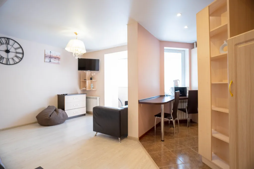 Студия со светлым ремонтом в новом доме