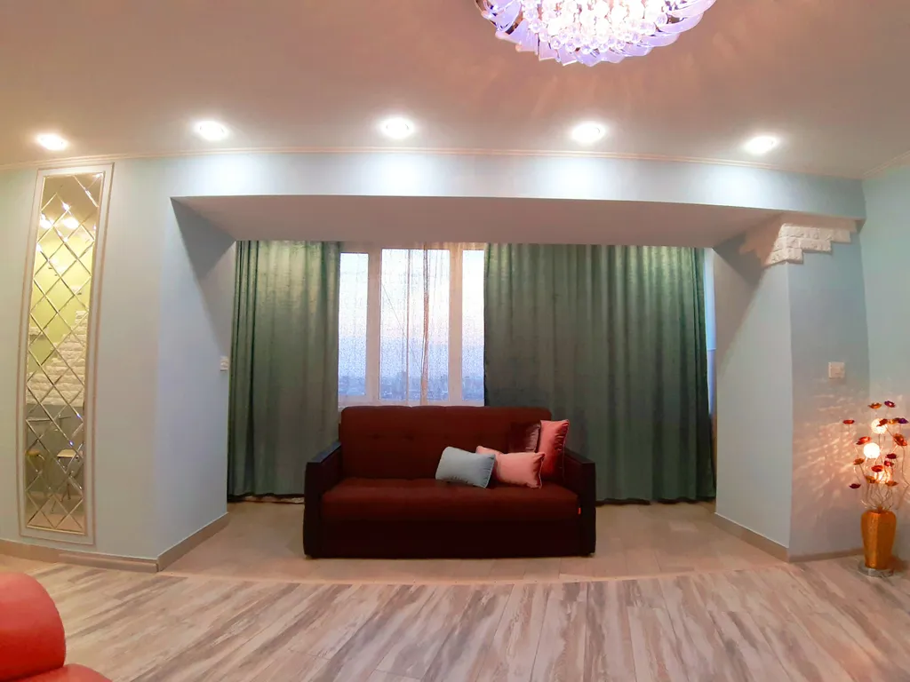 Эксклюзивные евро-апартаменты с сауной на площади Революции