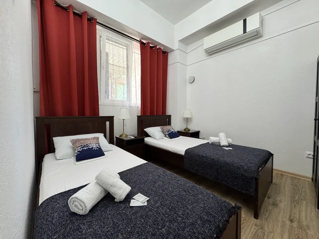 Квартира Двухместный номер в Ялте(Санузел и кухня общие) — аренда посуточно в Ялта