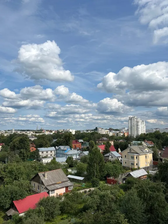 Светлая двухкомнатаная квартира с дизайнерским ремонтом рядом с центром города