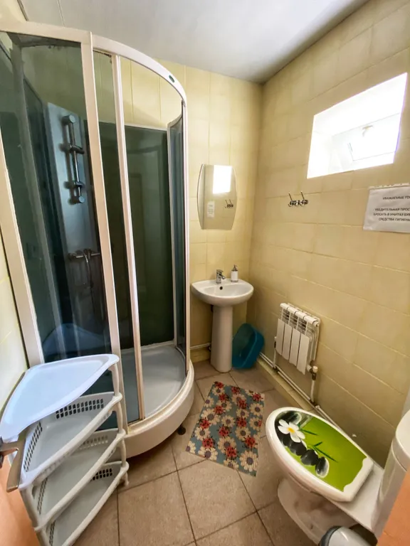 Трехместный номер с двуспальной и односпальной кроватями