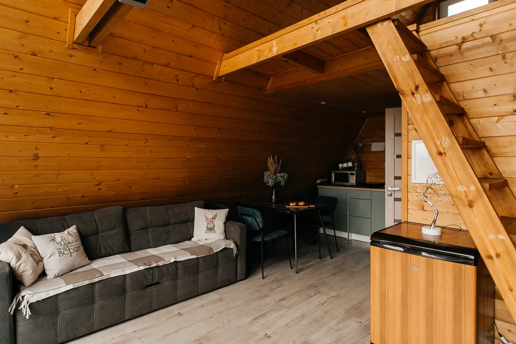 Треугольный дом