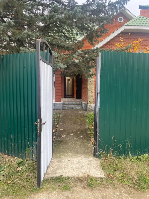 Дом на берегу реки