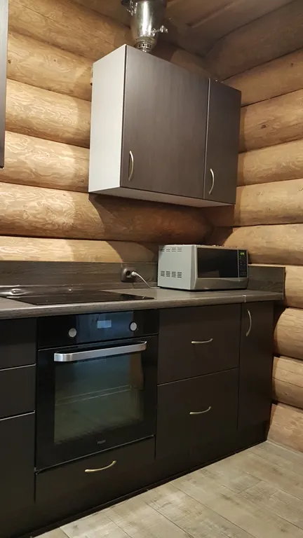 Большой дом с камином и террасой