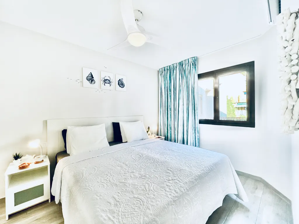 PaulMarie Superior Ocean Lounge