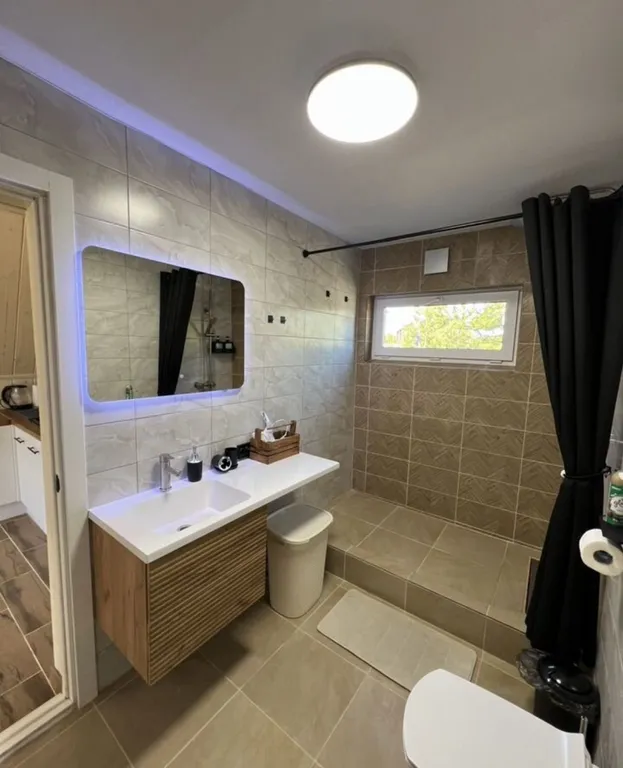 Домик в сосновом лесу с банным чаном