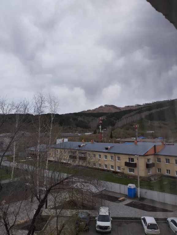 Уютная квартира в городе среди гор