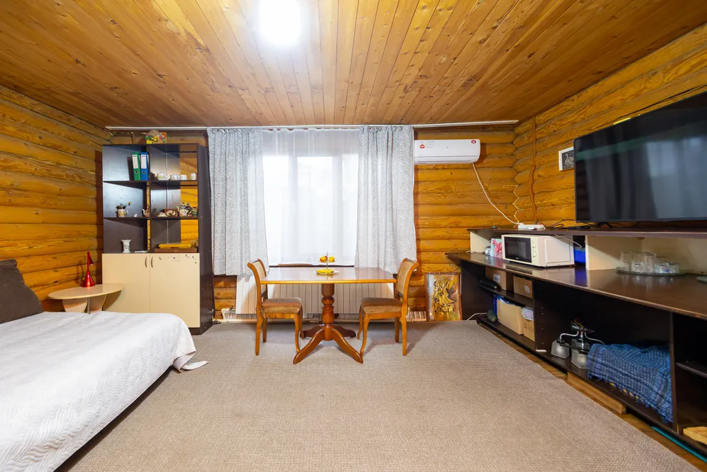 Уютный коттедж с террасой рядом с озером Парк кафе