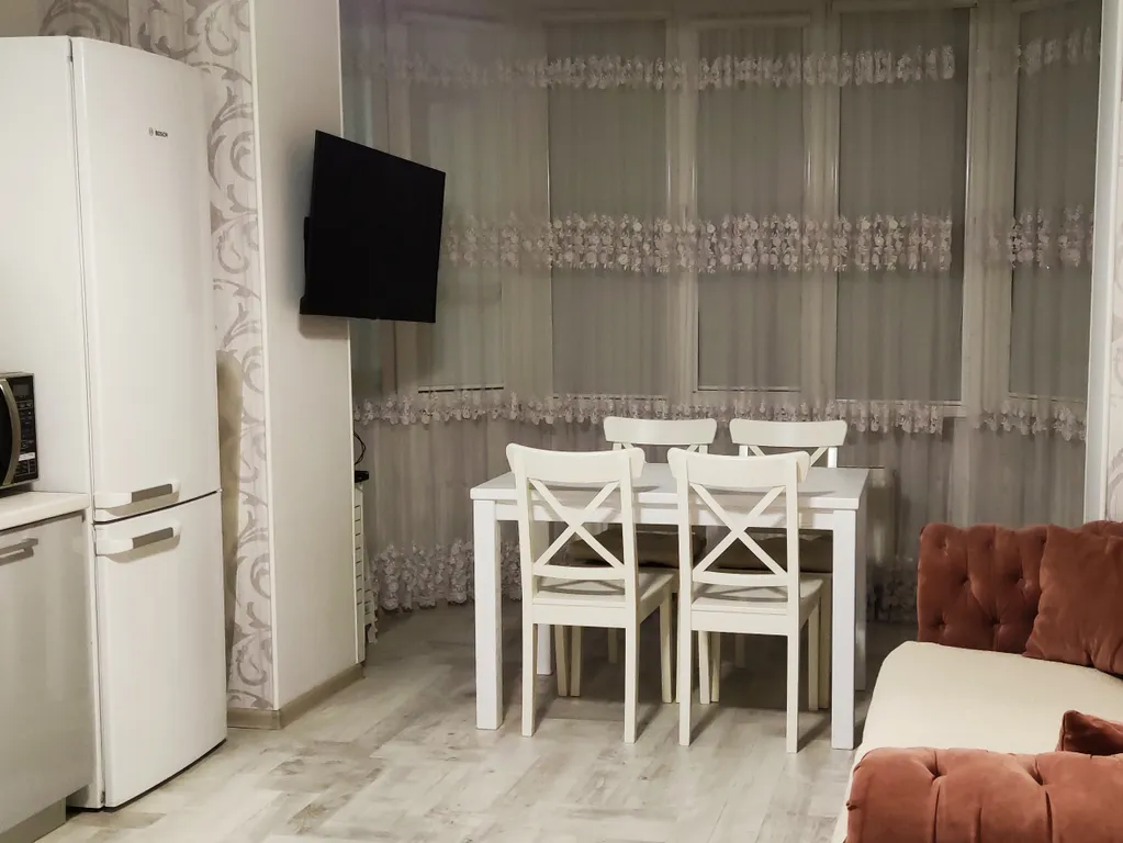Квартира в центре рядом с цветником, 2 спальни и кухня гостиная
