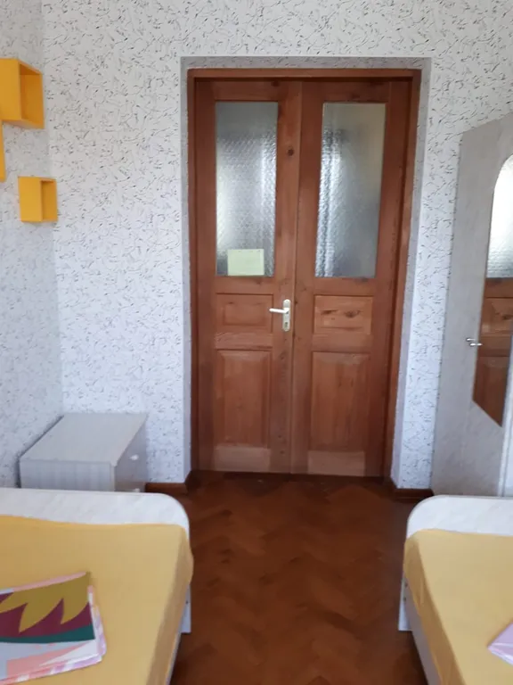 Уютный дом с двориком в центре поселка