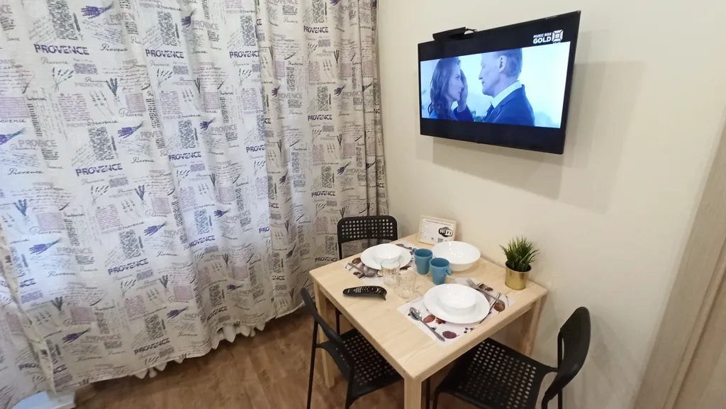 Квартира-студия в локации возле метро для семьи из 5-ти человек