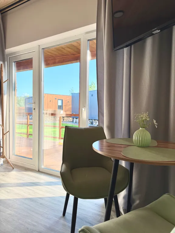 Гостевой домик от Mountain House с бассейном на первой линии