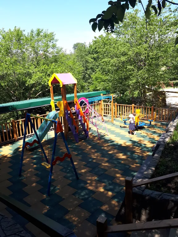 Коттеджи на озере