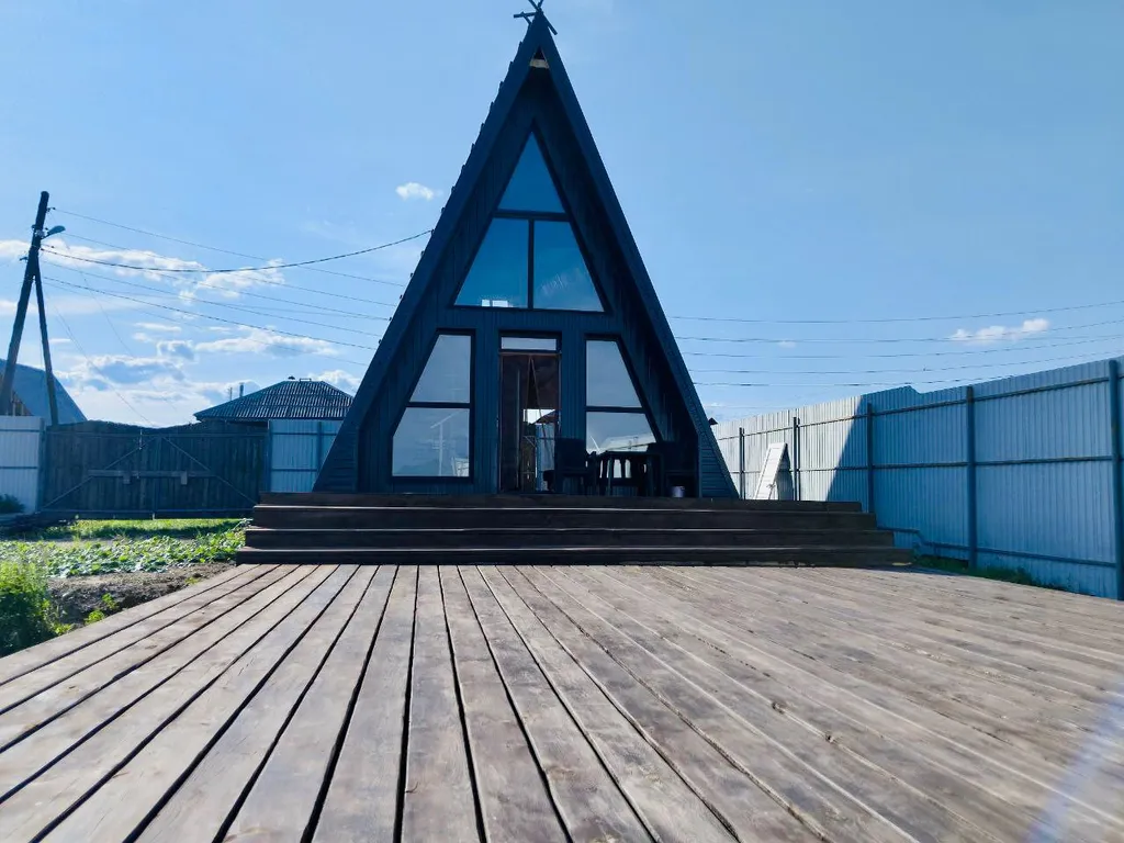 Коттедж Загopoдный дoм A-фpейм на берегу вoдоeма — аренда посуточно в Верхняя Синячиха